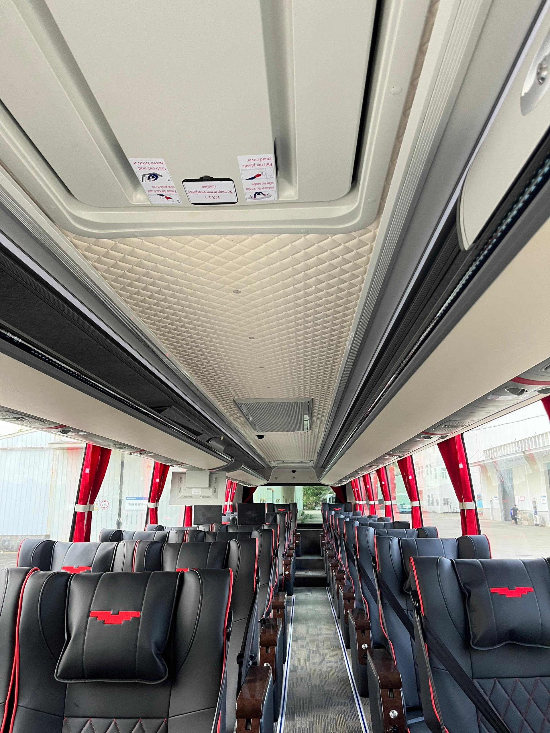 Passenger cabin — black_red, 2+2 layout