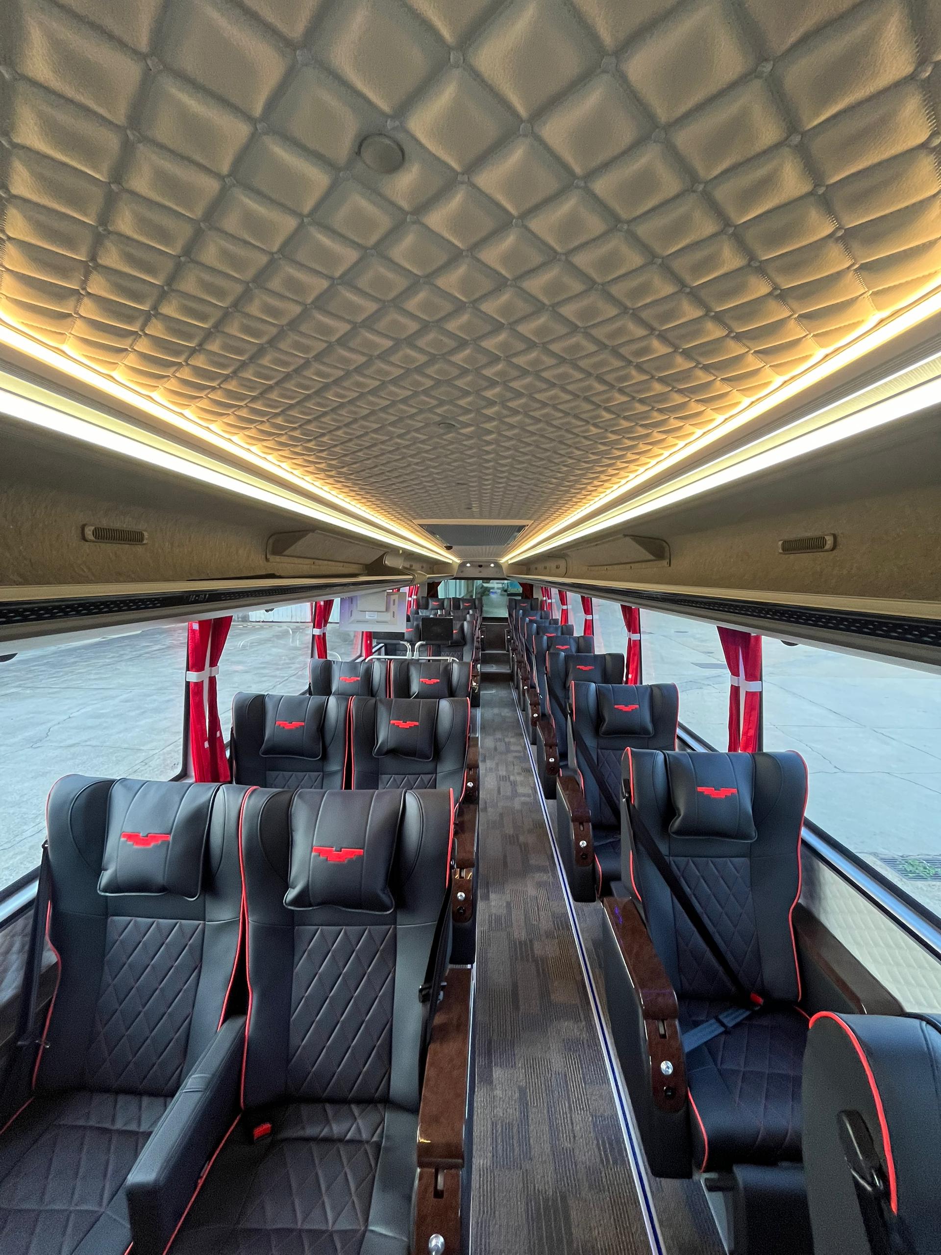 Passenger cabin — black_red_beige, 2+1 layout